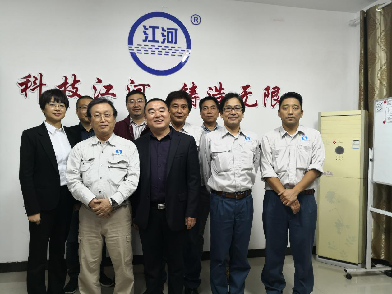 江苏S36沙龙会向导与日本客户合影